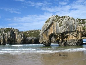 Playa cuevas del mar